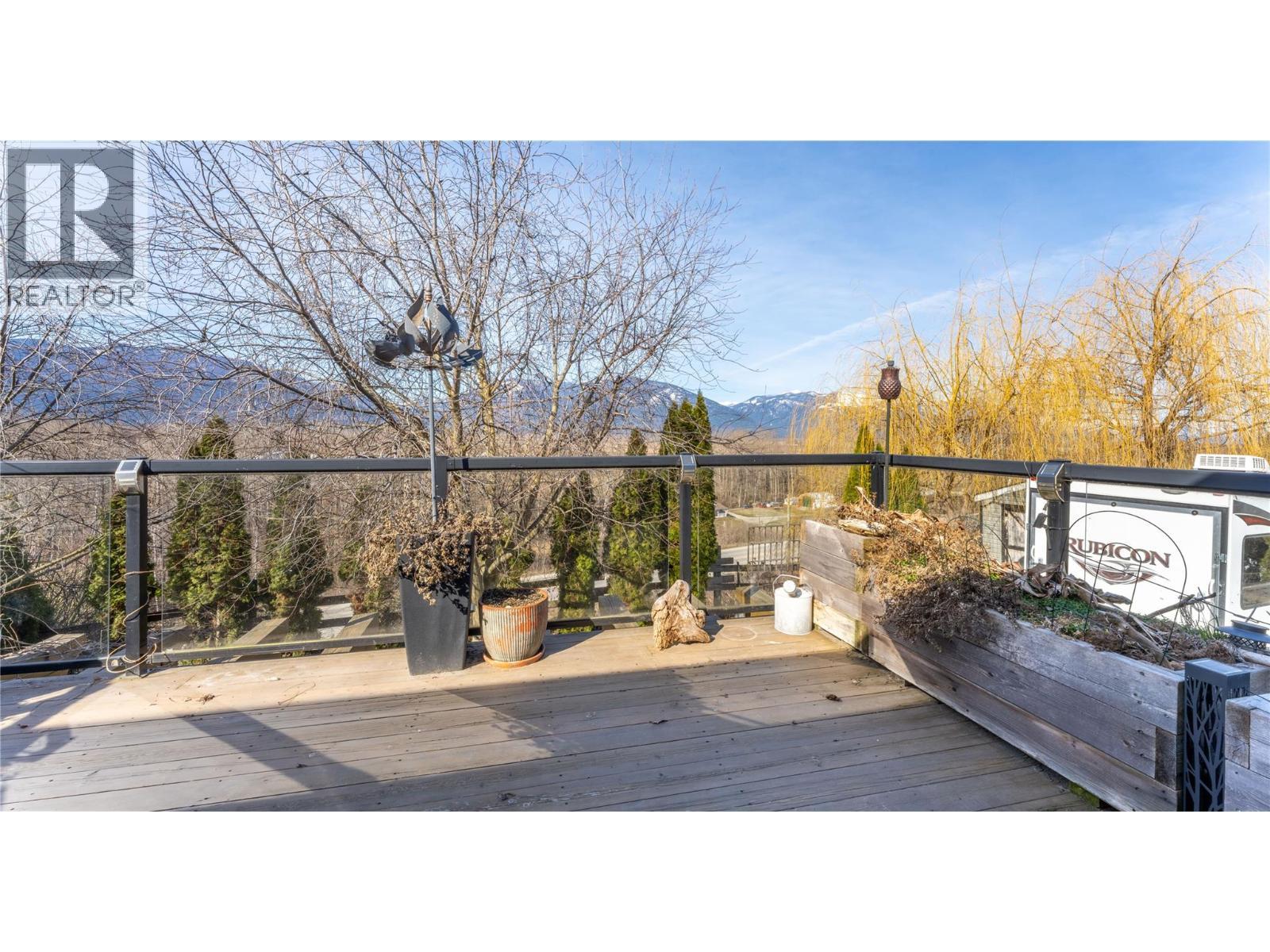 235 3Rd Avenue S, Creston, BC