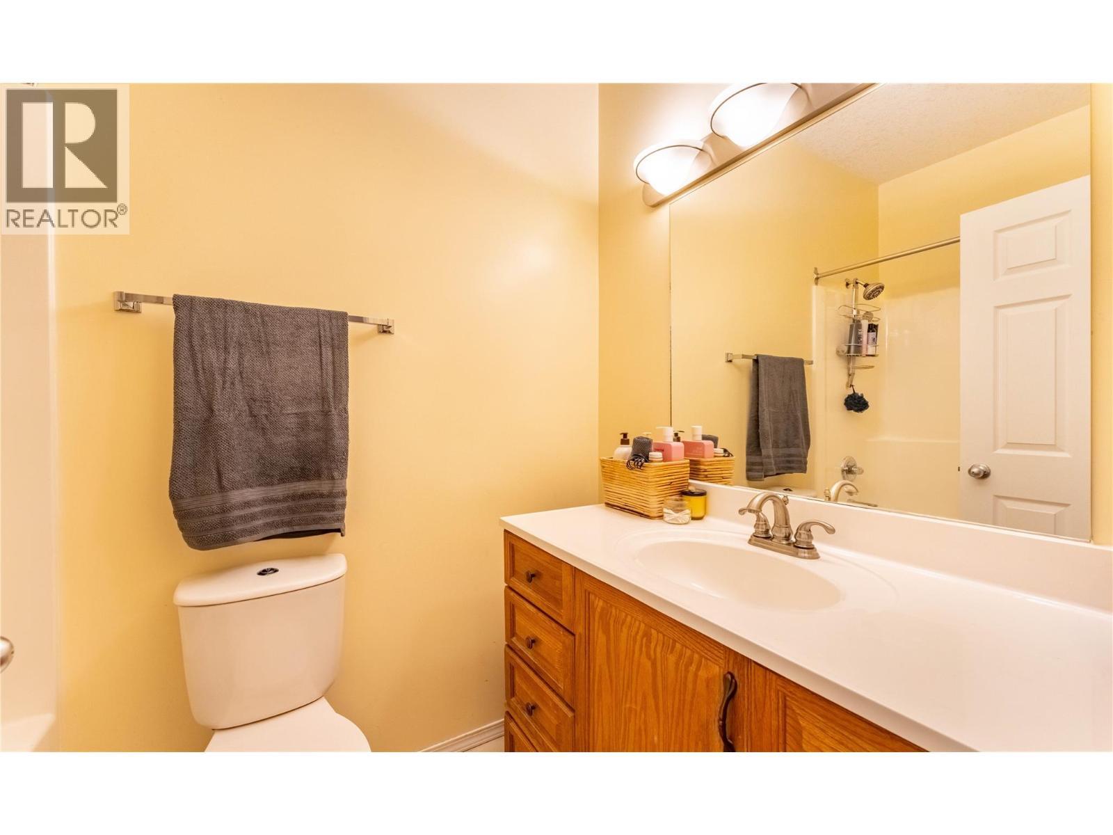 235 3Rd Avenue S, Creston, BC