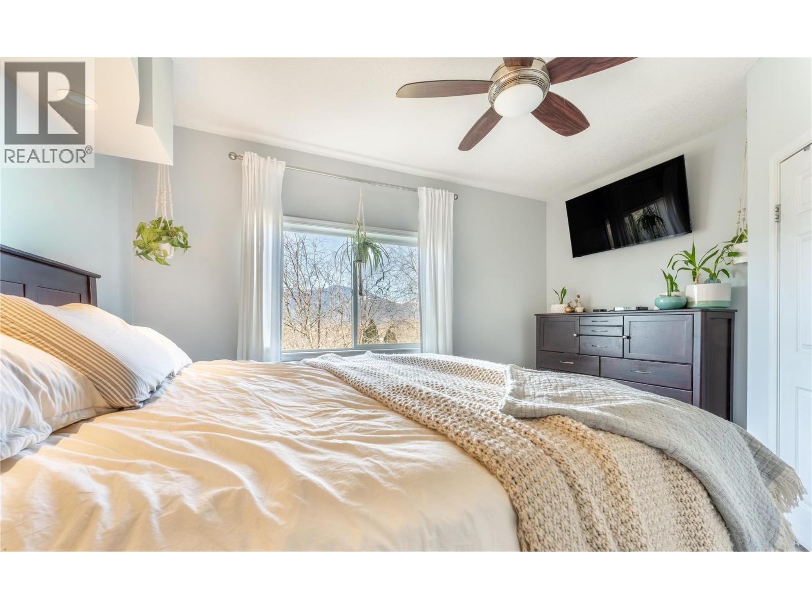 235 3Rd Avenue S, Creston, BC