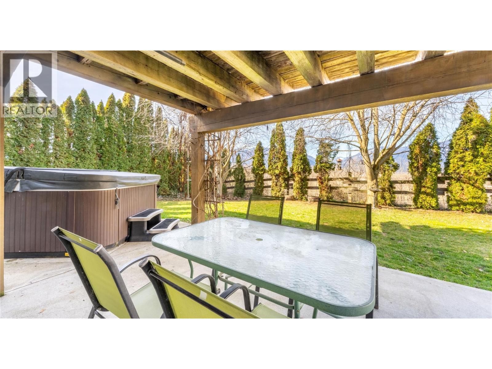 235 3Rd Avenue S, Creston, BC