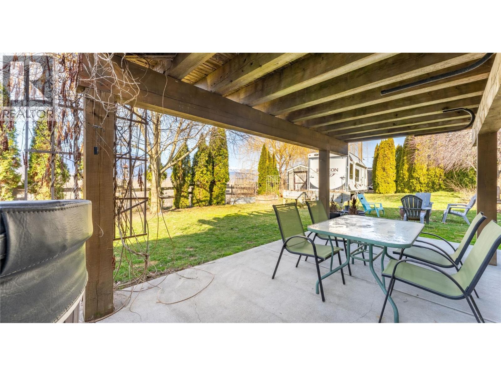 235 3Rd Avenue S, Creston, BC