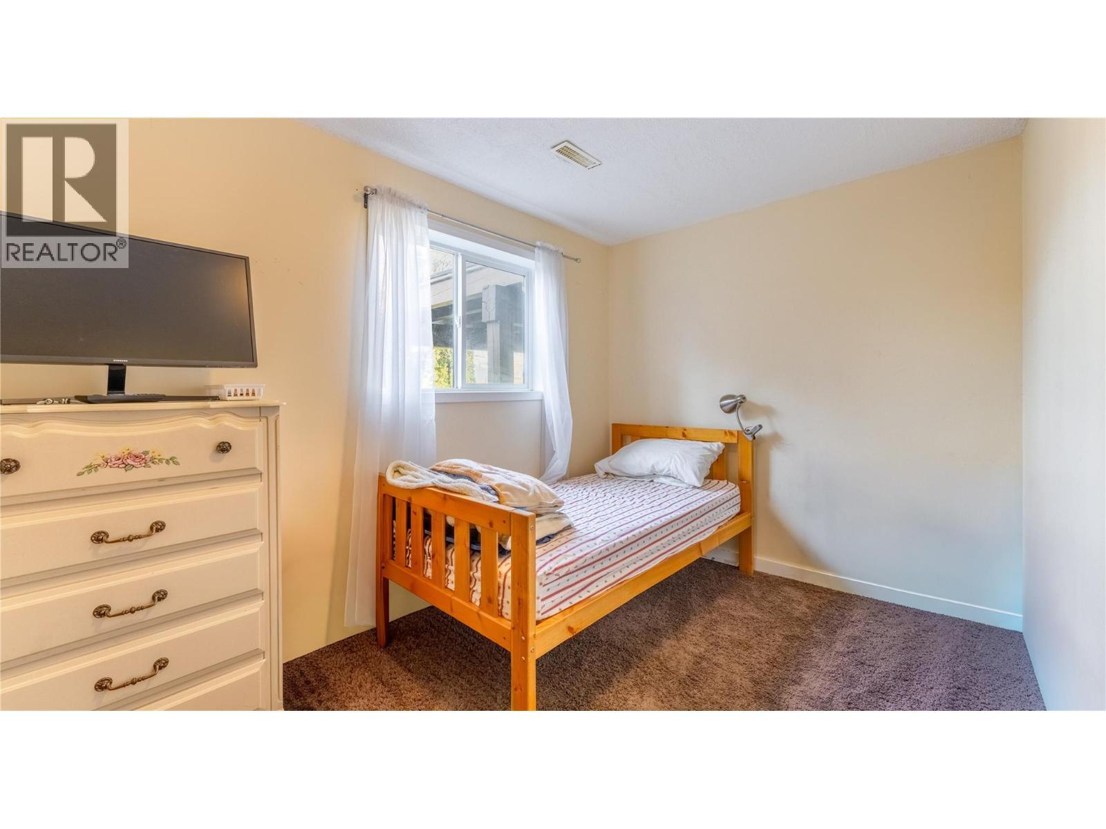 235 3Rd Avenue S, Creston, BC