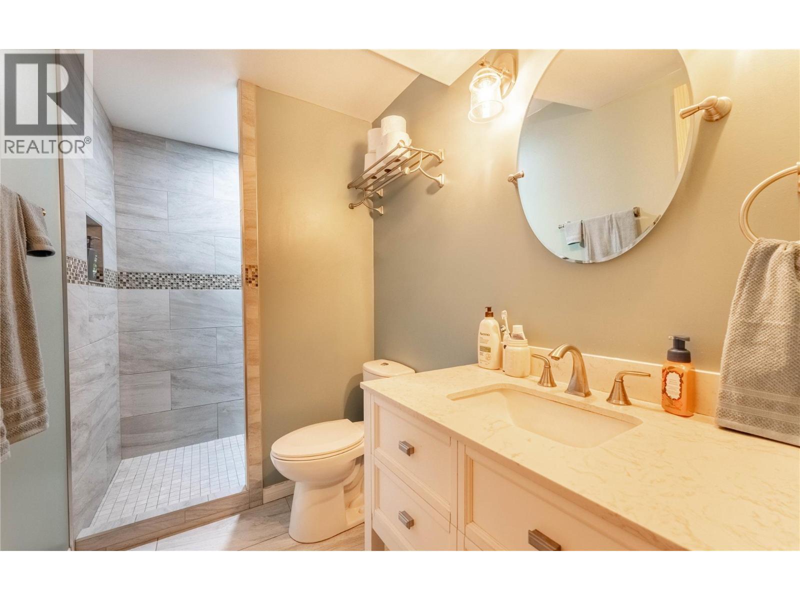 235 3Rd Avenue S, Creston, BC