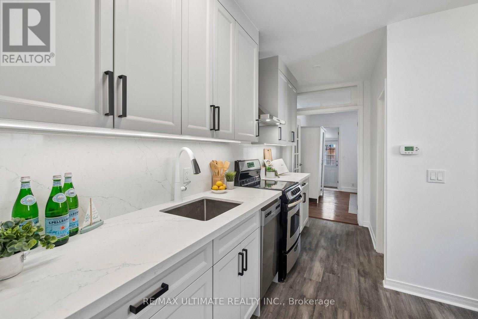 132 Hanson Street, Toronto, ON
