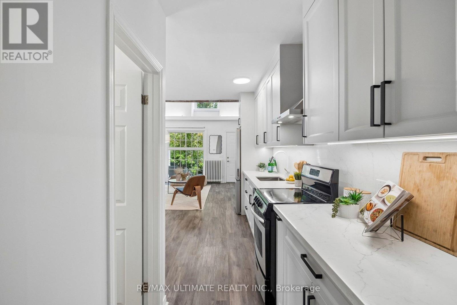 132 Hanson Street, Toronto, ON