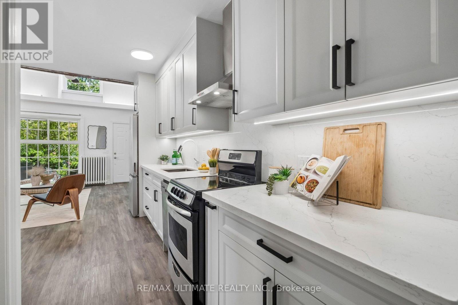 132 Hanson Street, Toronto, ON