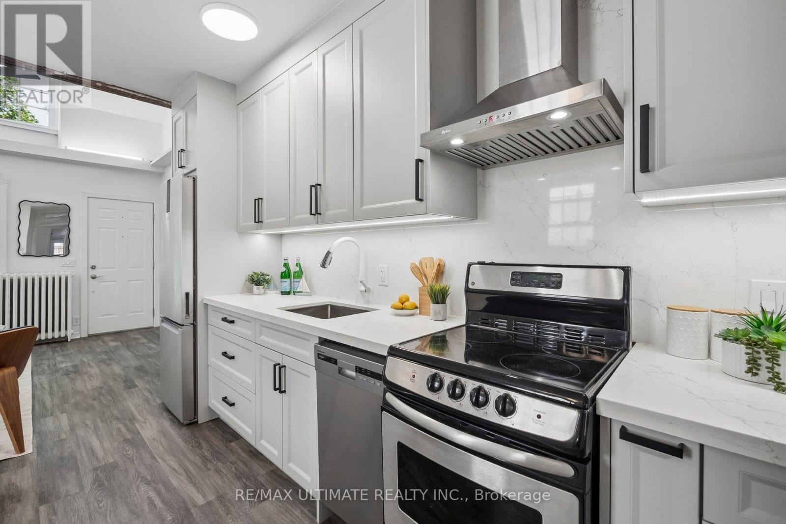 132 Hanson Street, Toronto, ON