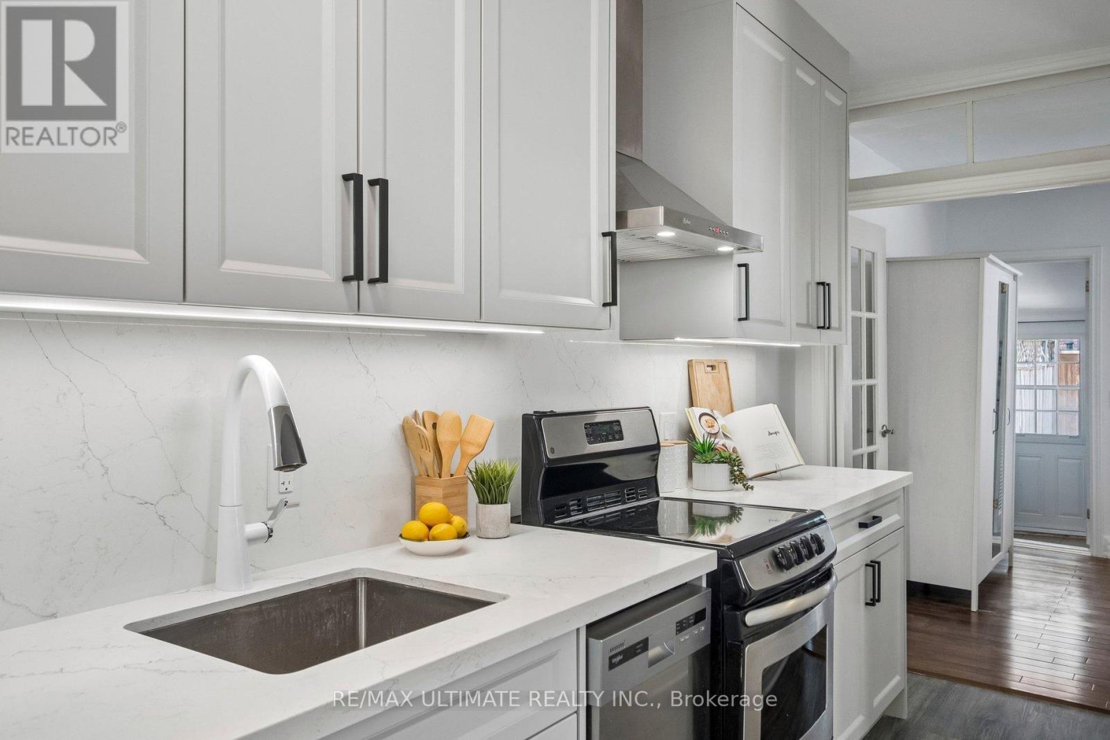 132 Hanson Street, Toronto, ON