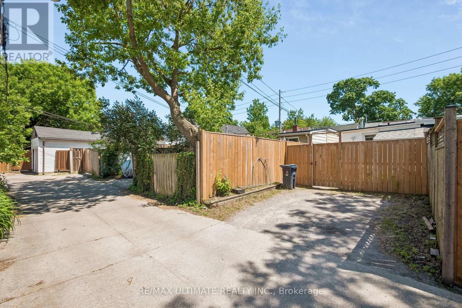 132 Hanson Street, Toronto, ON