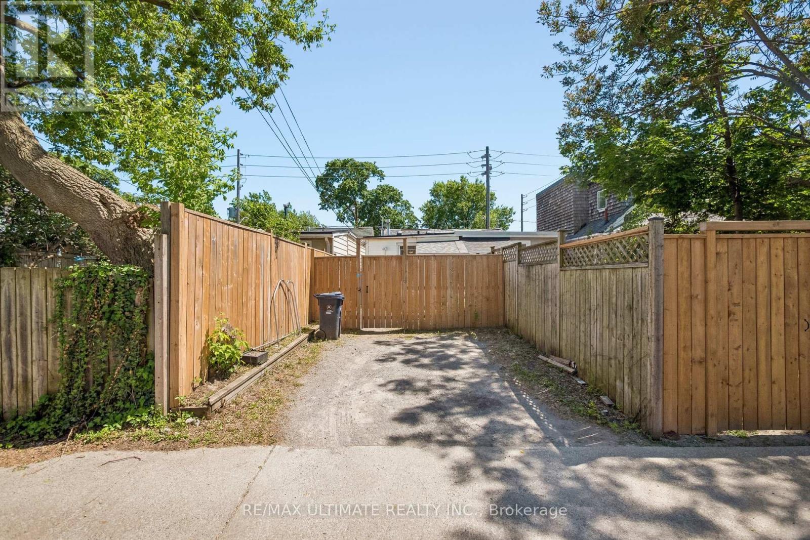132 Hanson Street, Toronto, ON