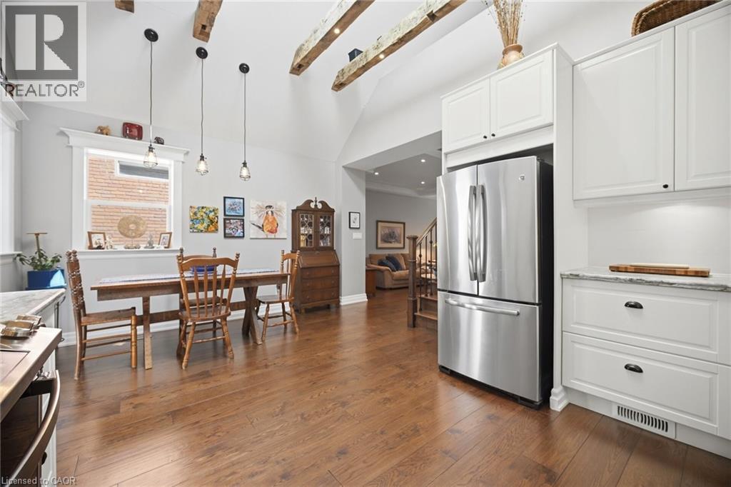 66 Chatham Street, Hamilton, ON - Indoor Photo Showing Kitchen