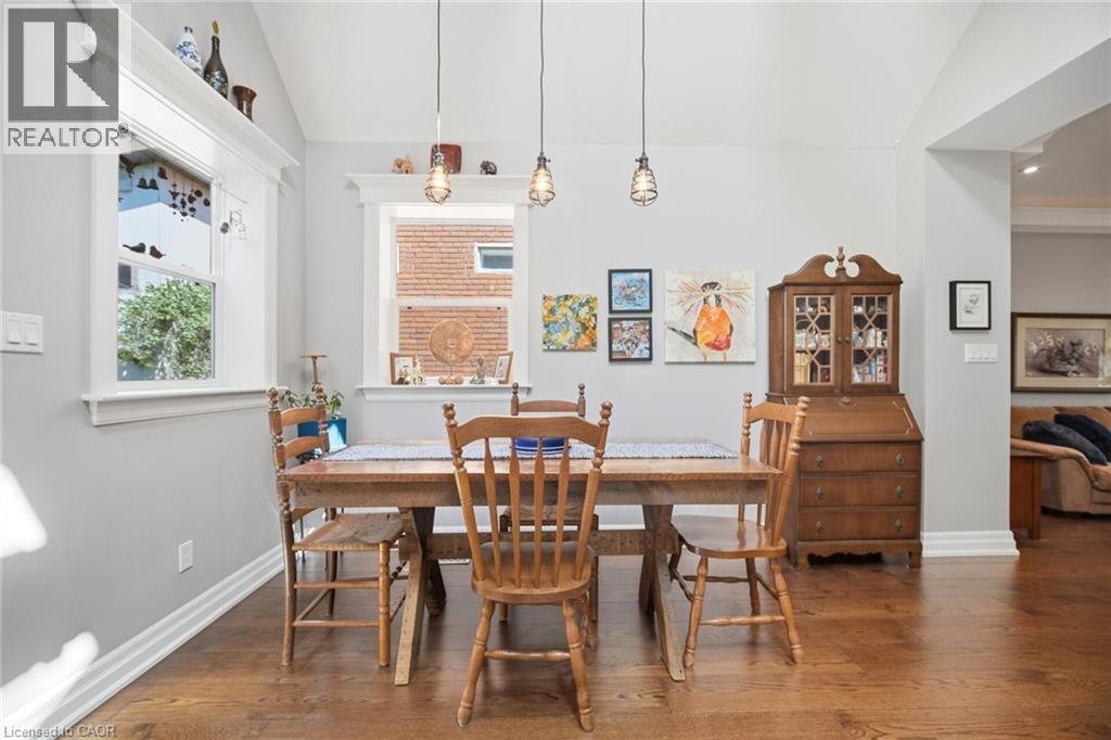 66 Chatham Street, Hamilton, ON - Indoor Photo Showing Dining Room