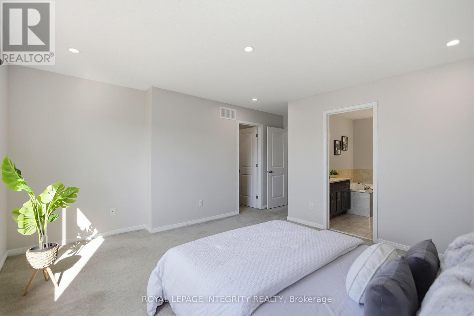 459 Cope Drive, Ottawa, ON - Indoor Photo Showing Bedroom