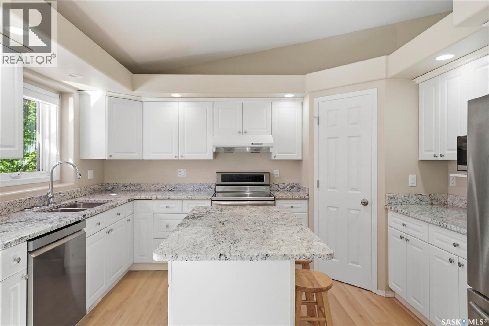 118 Hinitt Place, Saskatoon, SK