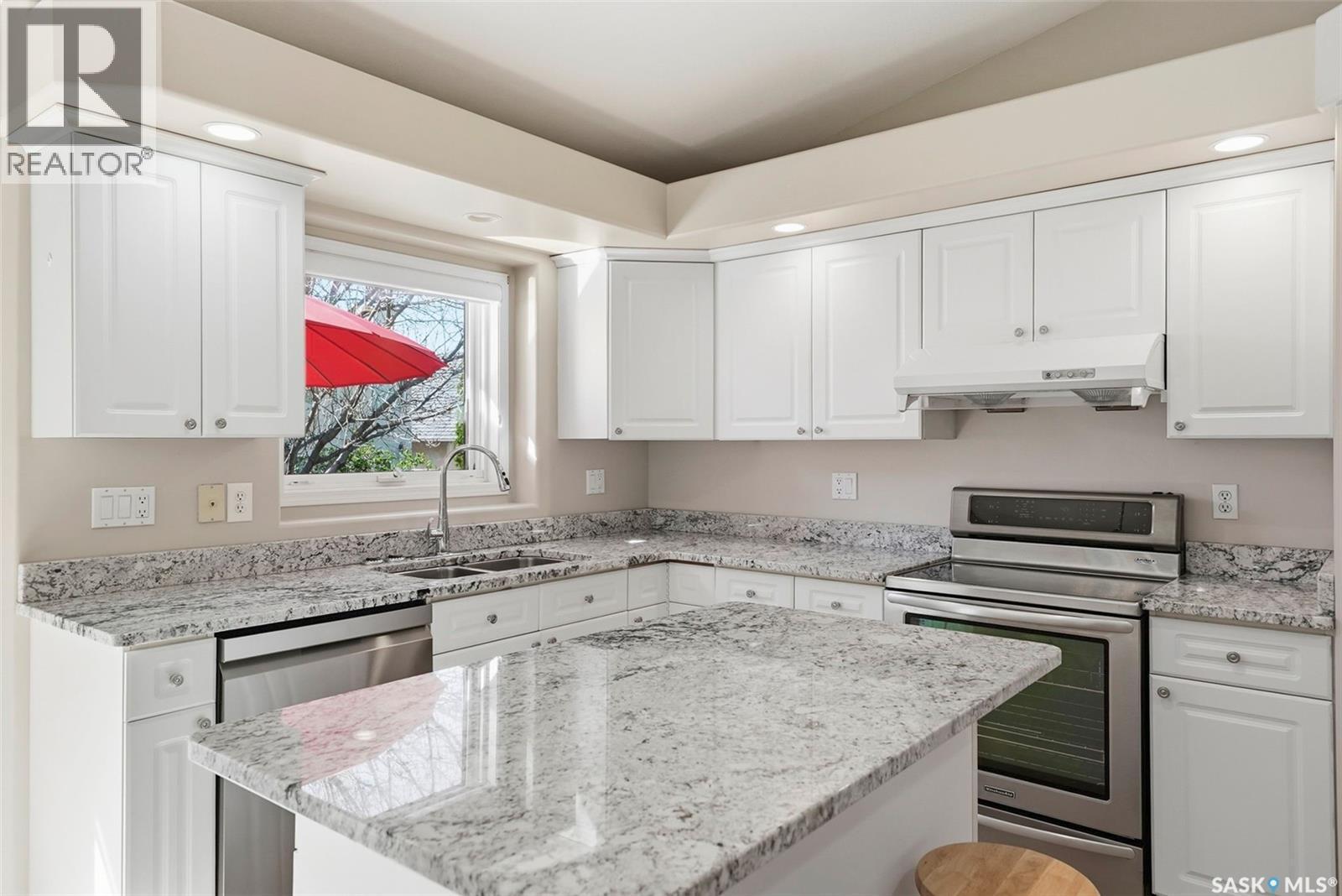 118 Hinitt Place, Saskatoon, SK