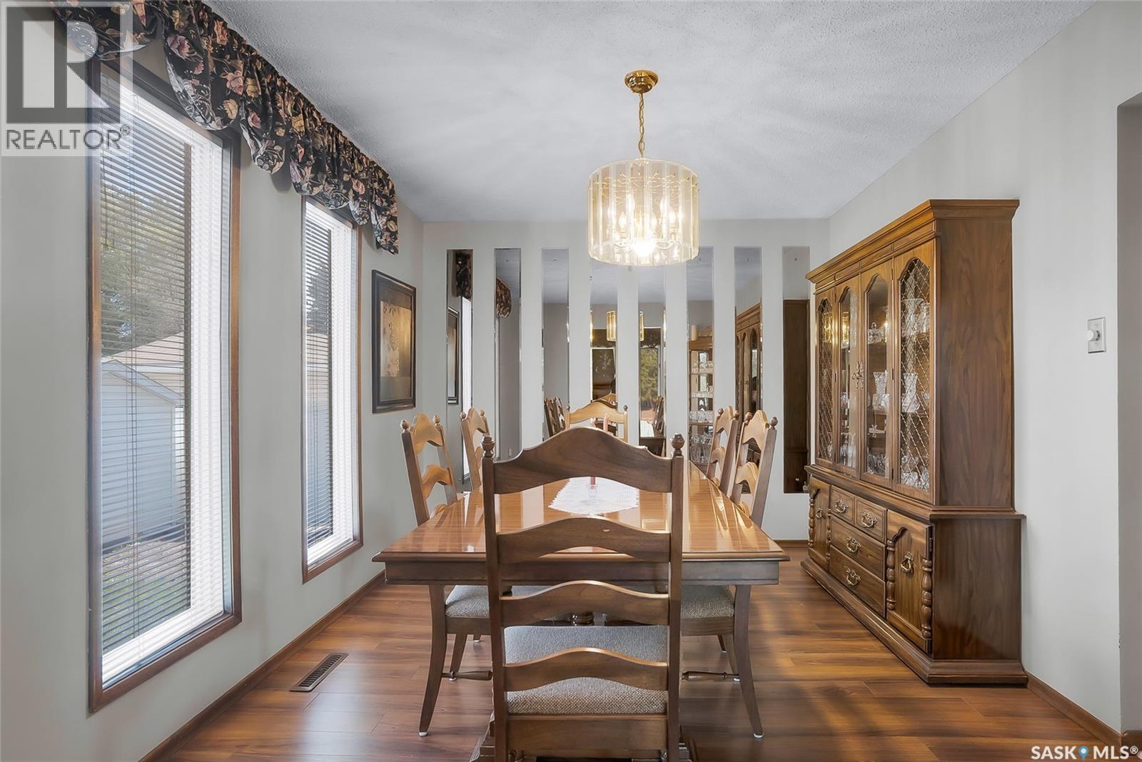 2 Cambridge Crescent, Saskatoon, SK