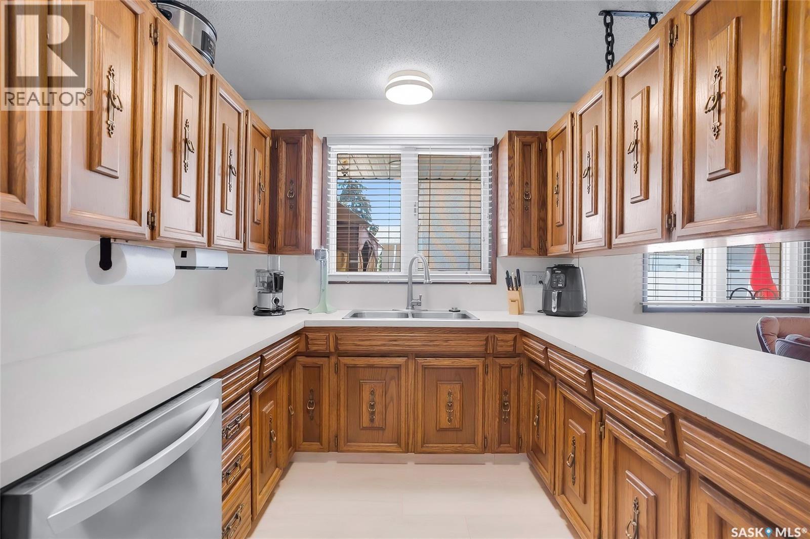 2 Cambridge Crescent, Saskatoon, SK