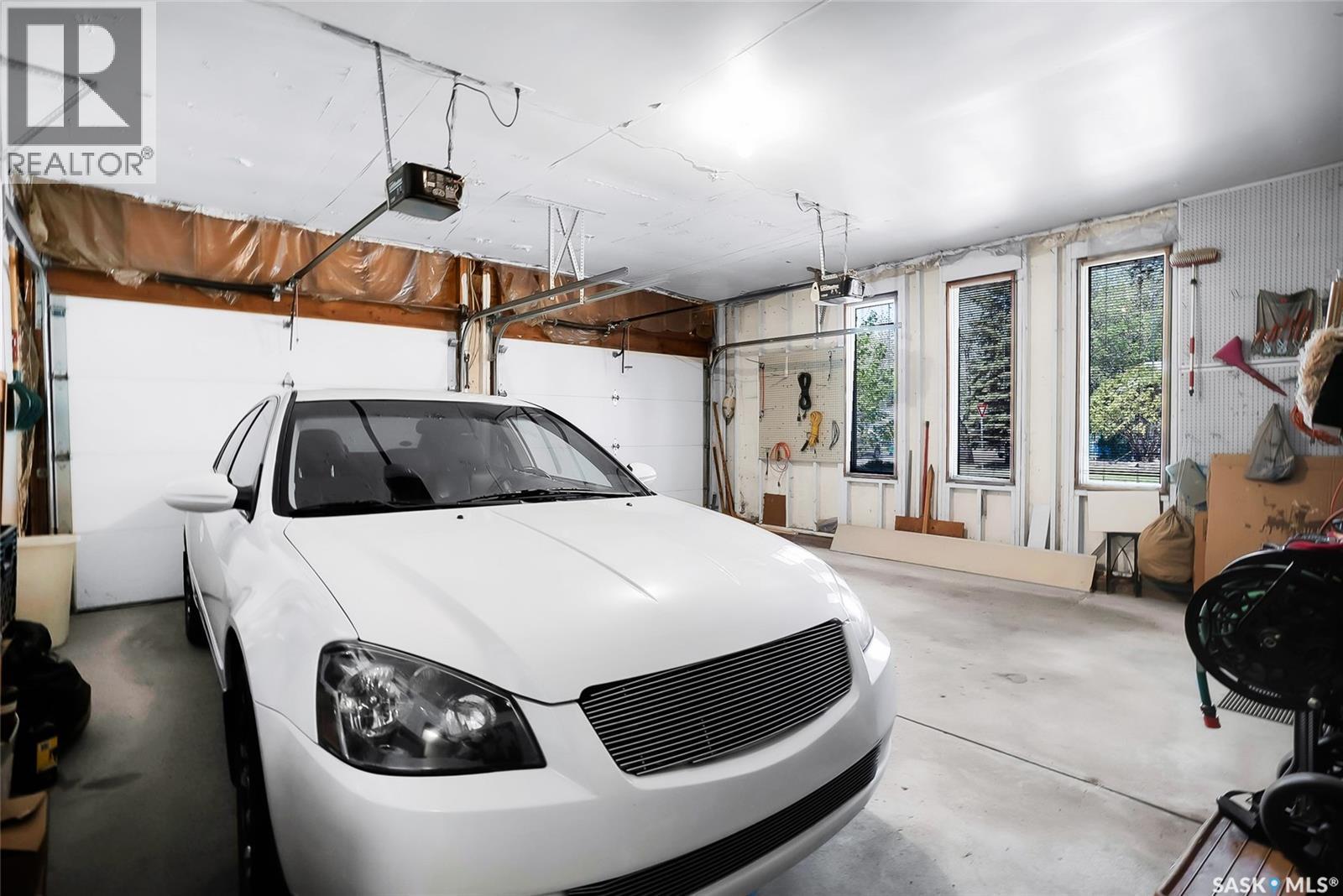 2 Cambridge Crescent, Saskatoon, SK