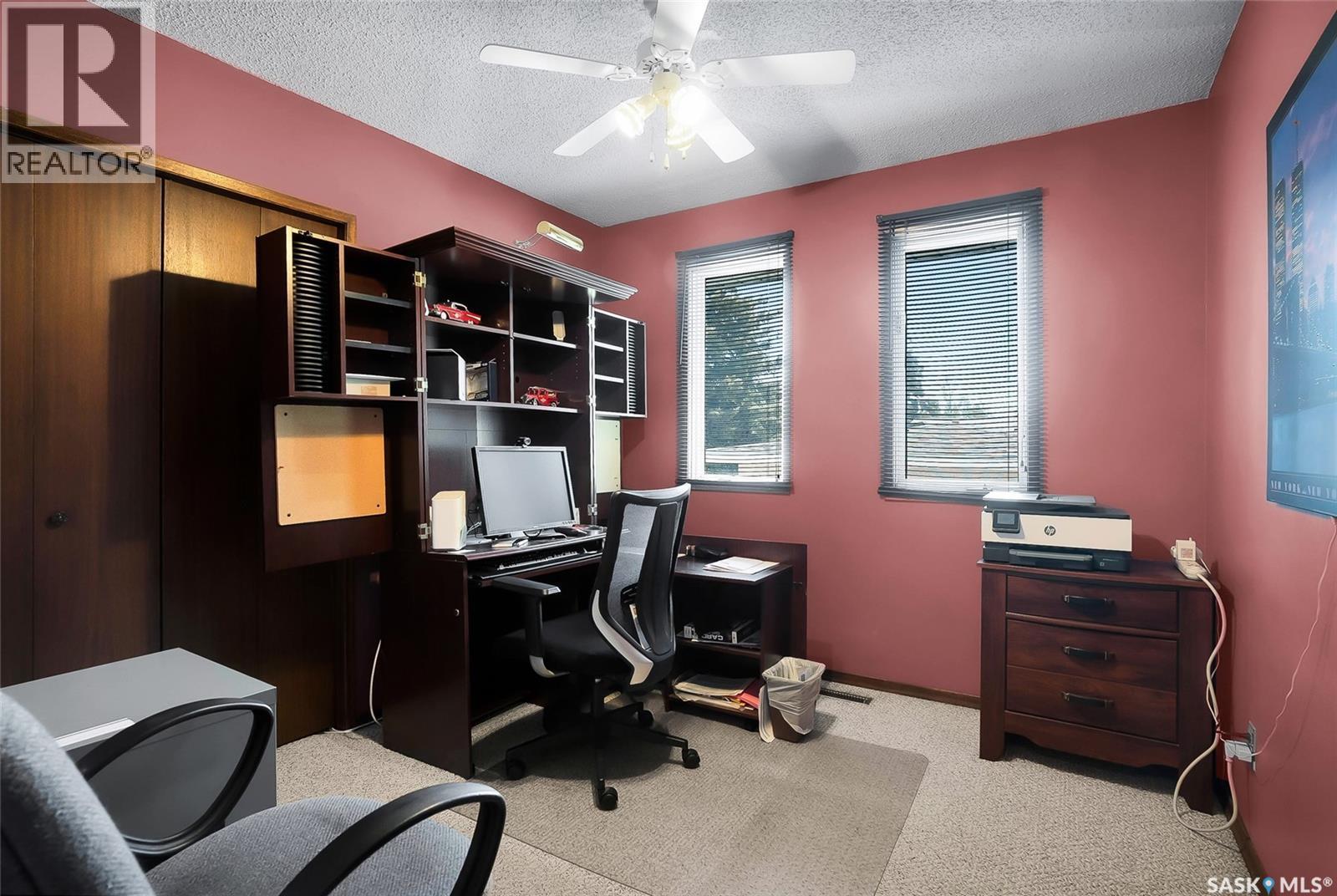 2 Cambridge Crescent, Saskatoon, SK