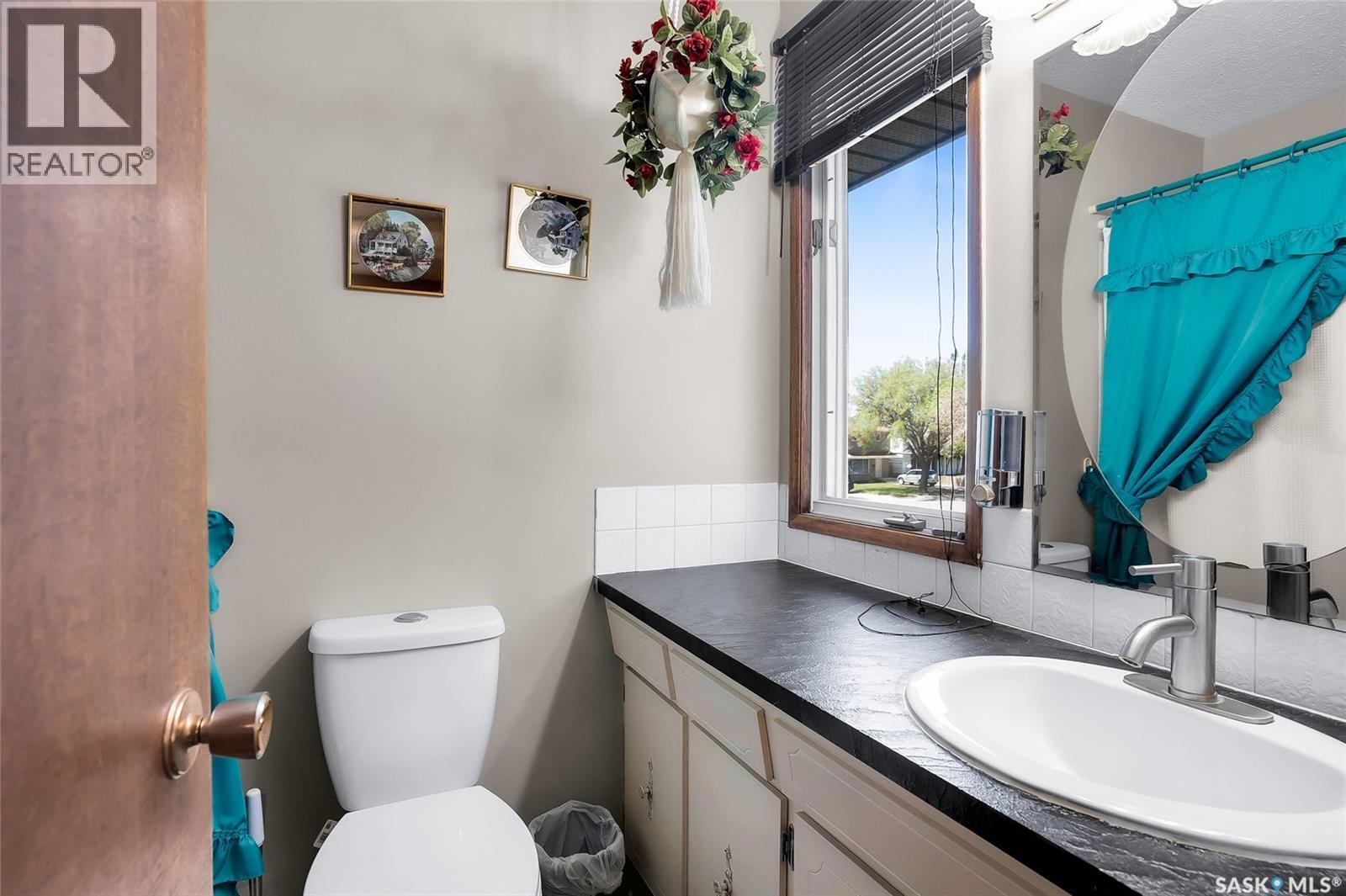 2 Cambridge Crescent, Saskatoon, SK