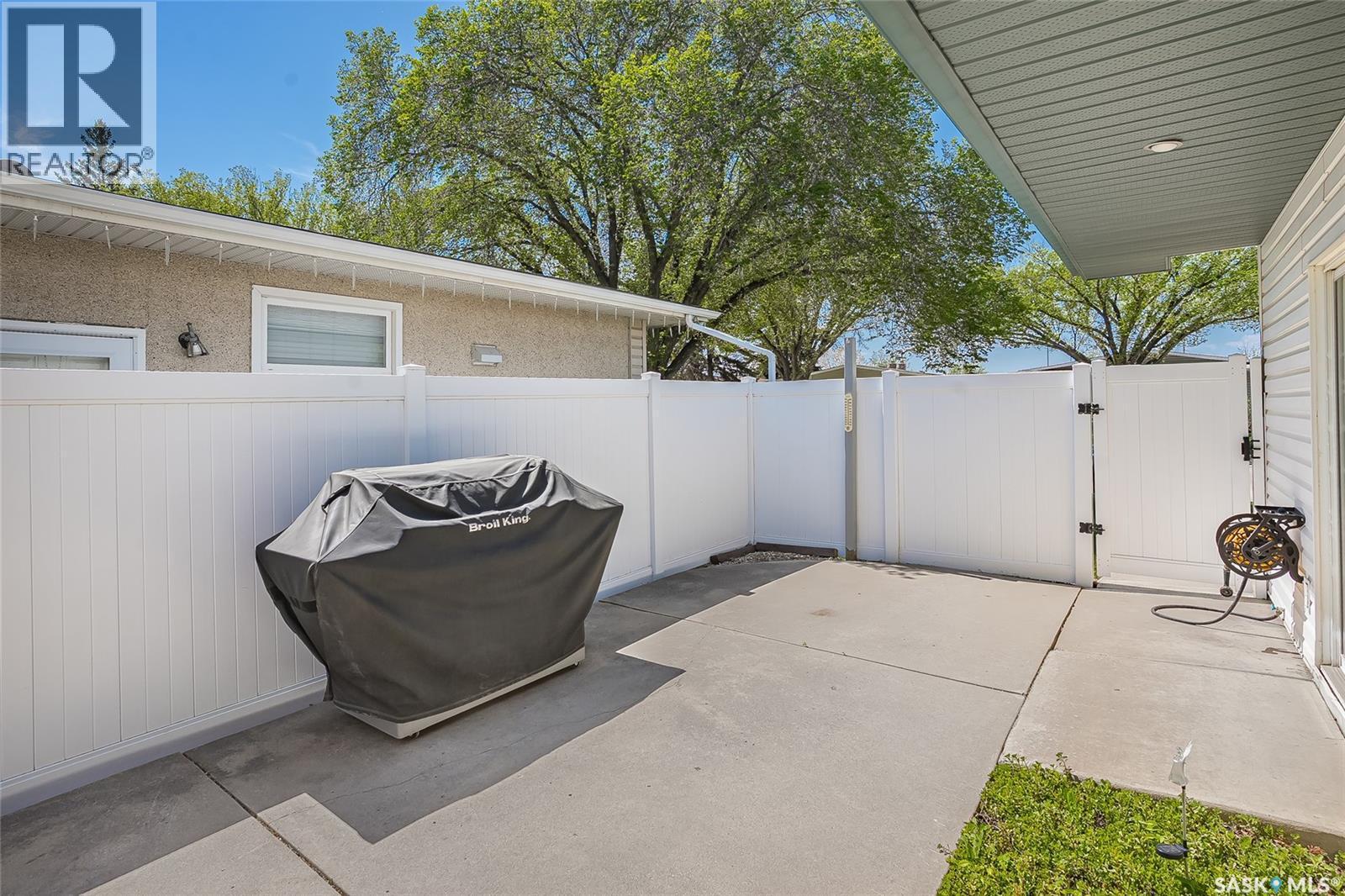 2 Cambridge Crescent, Saskatoon, SK