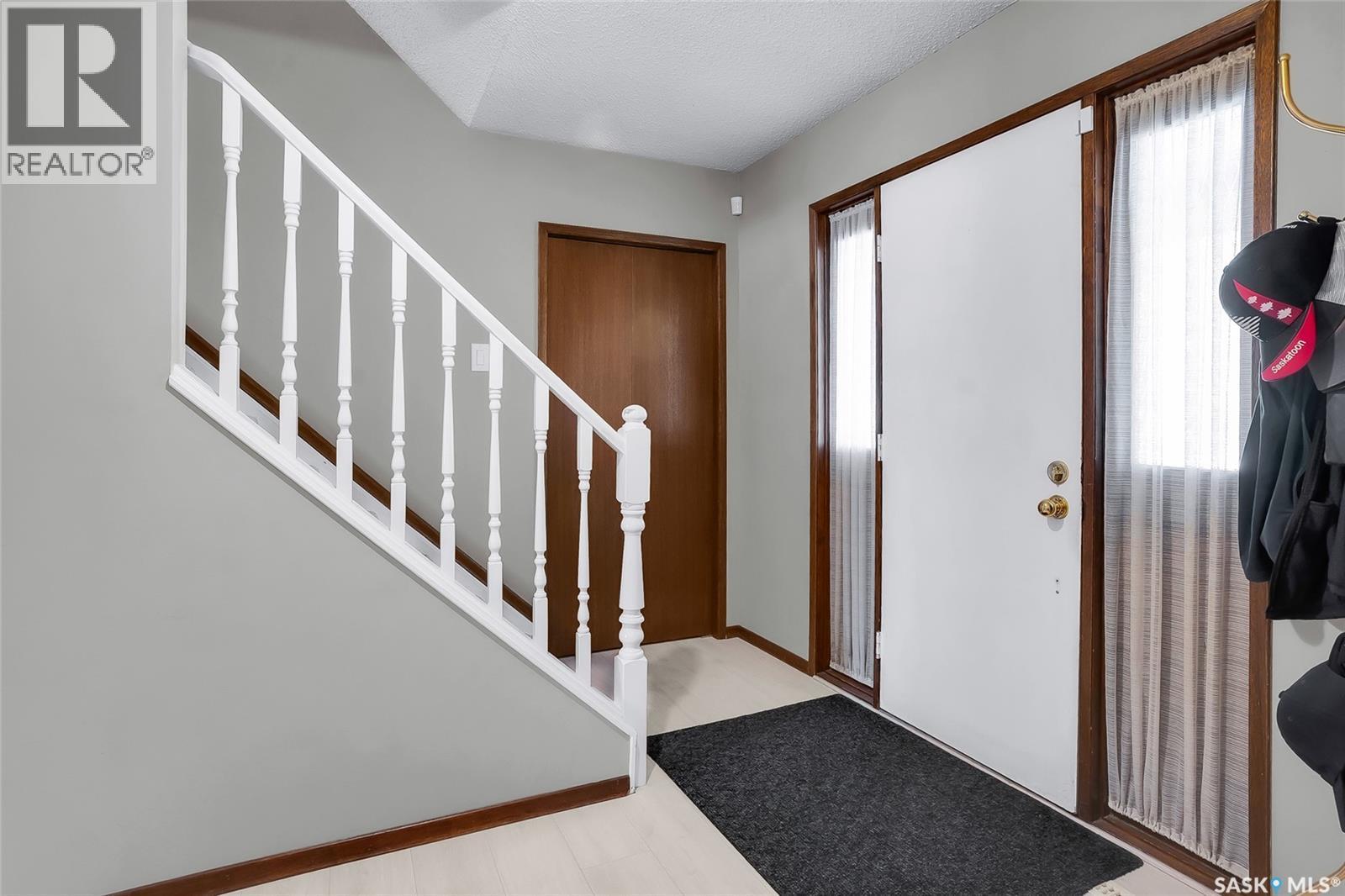 2 Cambridge Crescent, Saskatoon, SK