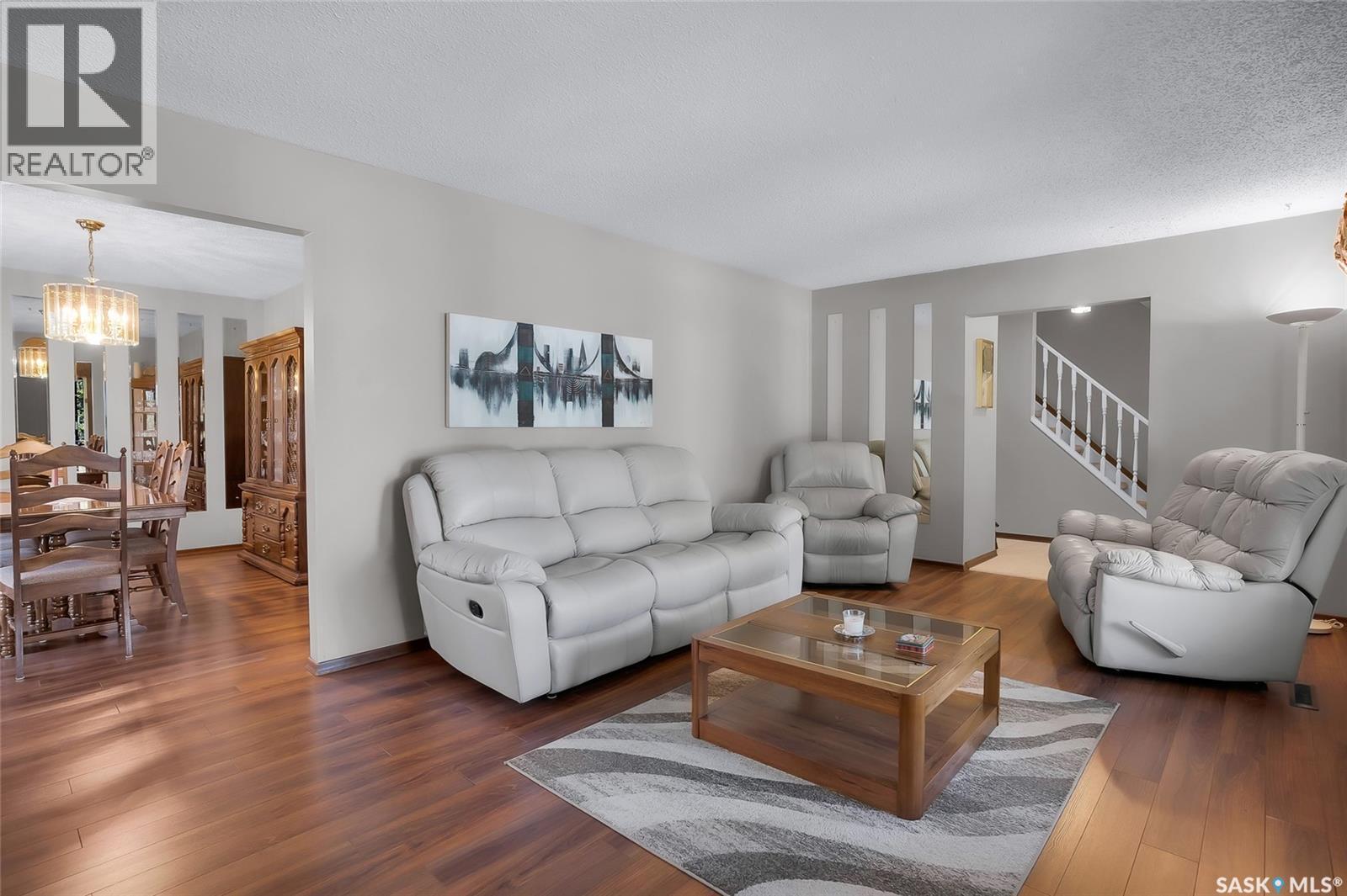 2 Cambridge Crescent, Saskatoon, SK