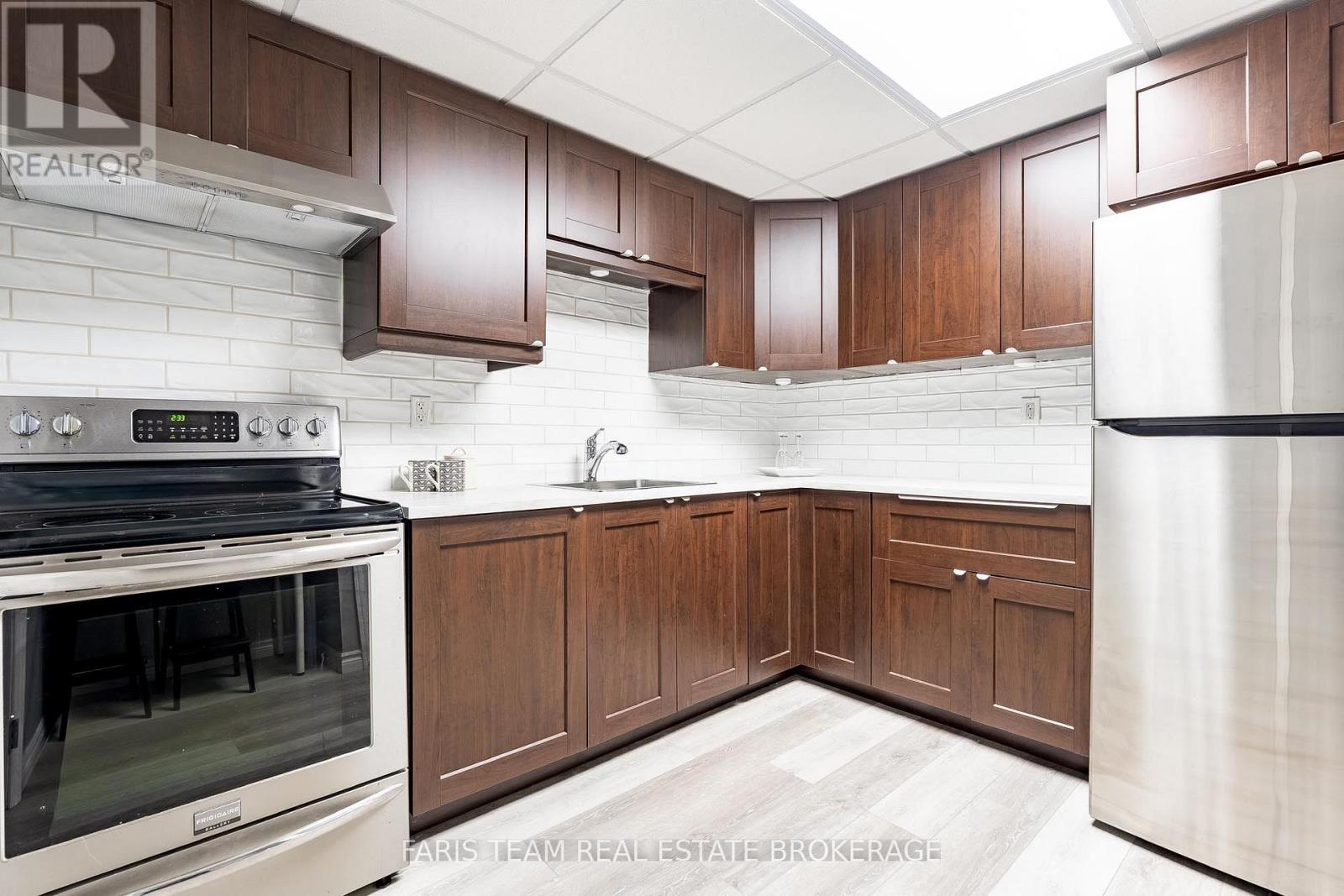 9 Broadpoint Street, Wasaga Beach, ON