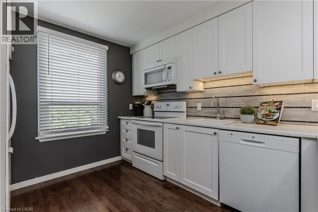 2157 Mountain Grove Avenue, Burlington, ON - Indoor Photo Showing Kitchen