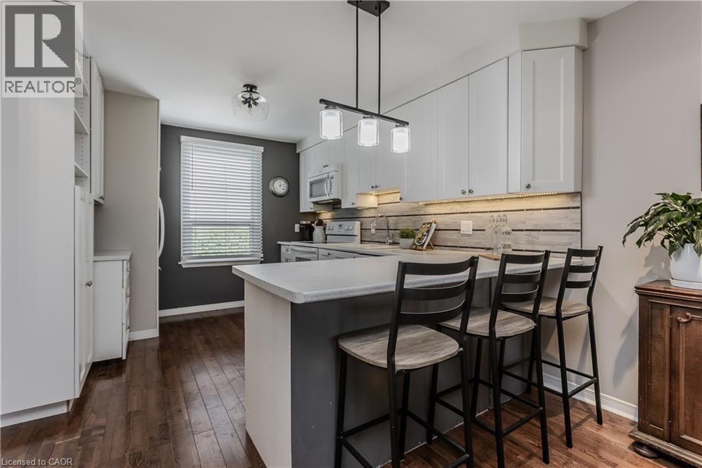 2157 Mountain Grove Avenue, Burlington, ON - Indoor Photo Showing Dining Room