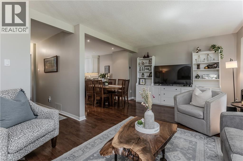 2157 Mountain Grove Avenue, Burlington, ON - Indoor Photo Showing Living Room