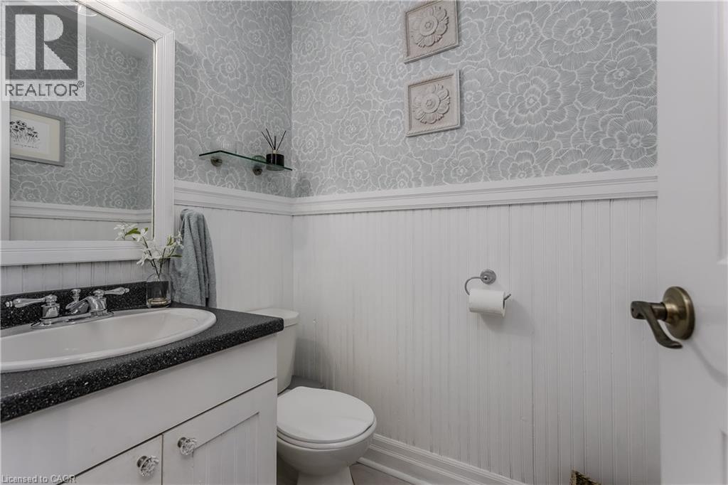 2157 Mountain Grove Avenue, Burlington, ON - Indoor Photo Showing Bathroom
