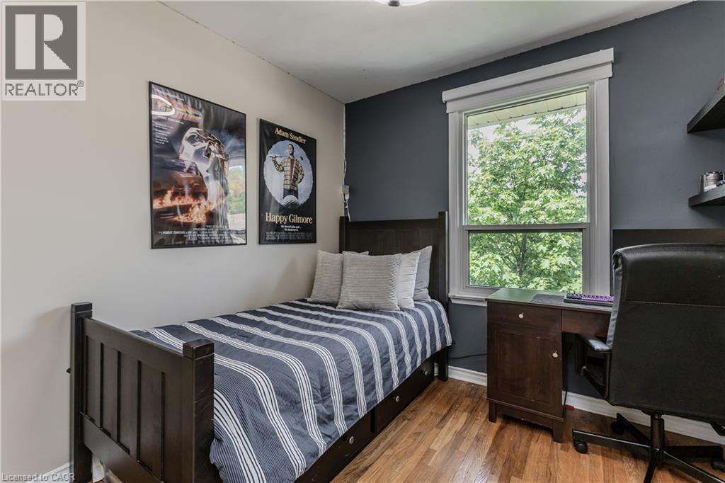 2157 Mountain Grove Avenue, Burlington, ON - Indoor Photo Showing Bedroom