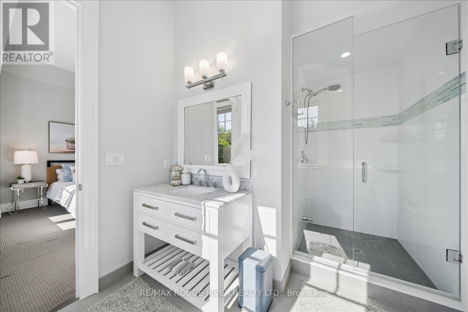 Bedroom 2 ensuite - 699 Front Road, Pickering, ON