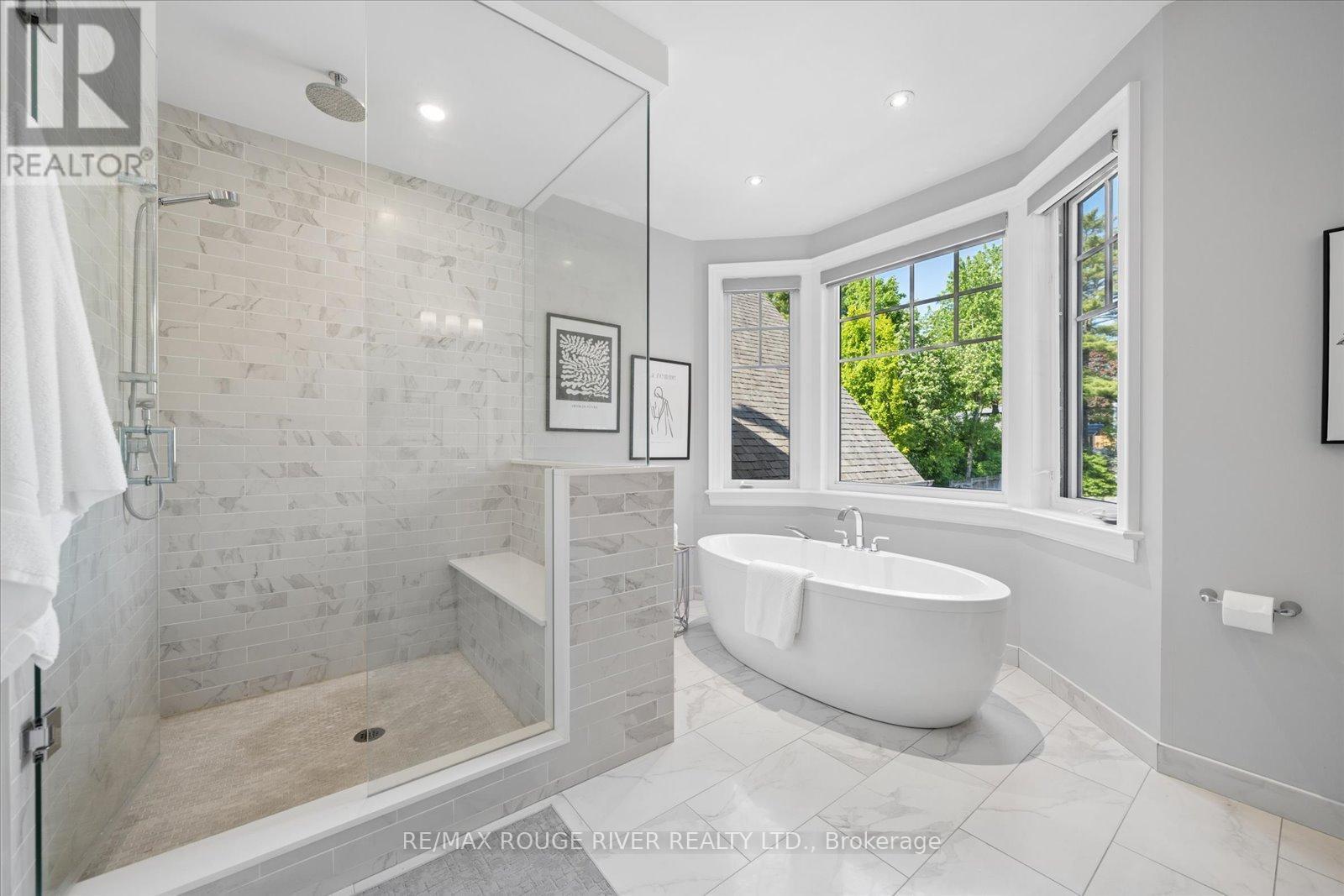 Primary 5 piece ensuite - 699 Front Road, Pickering, ON