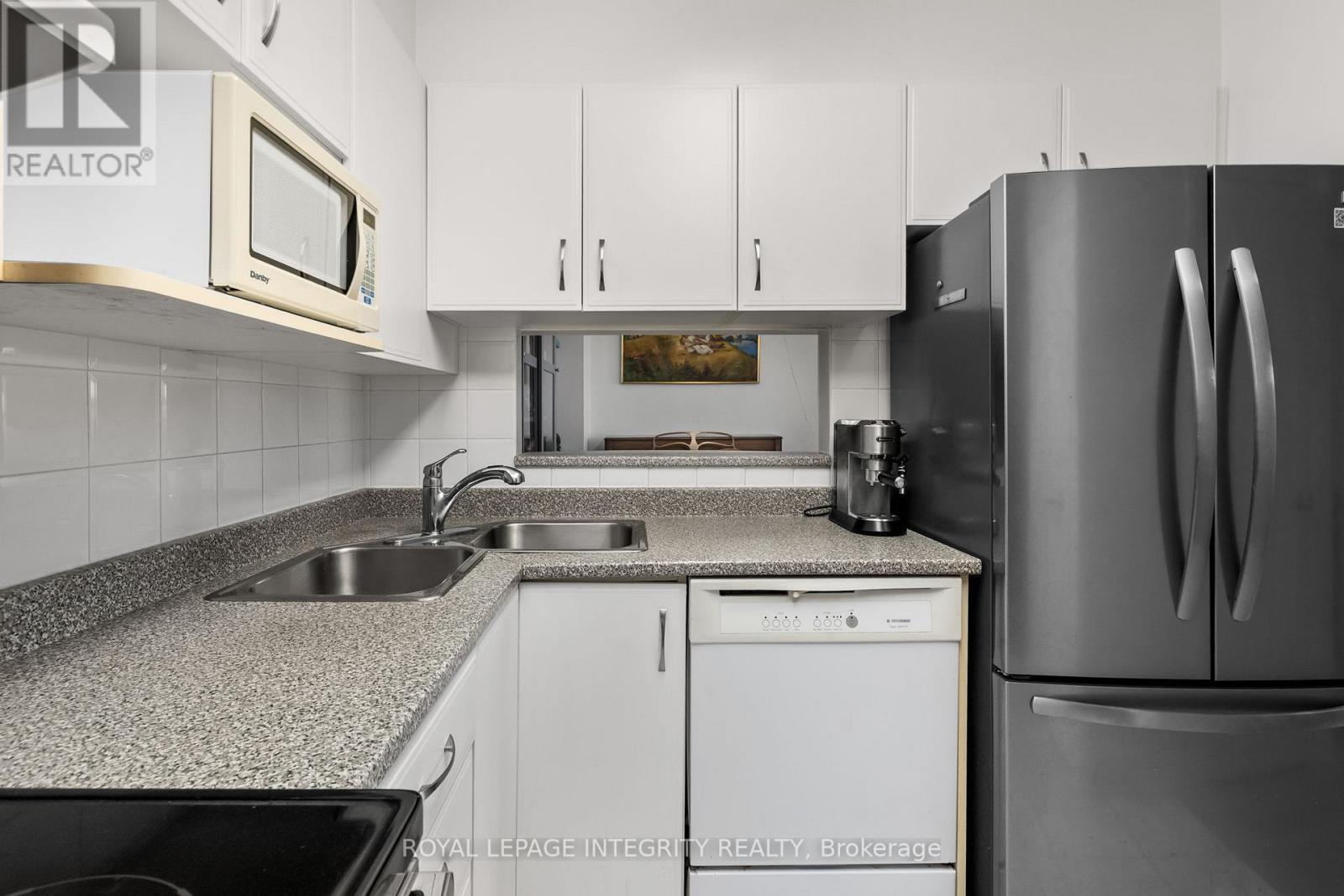 Kitchen - 237 Cumberland Street, Ottawa, ON - Indoor Photo Showing Kitchen With Double Sink
