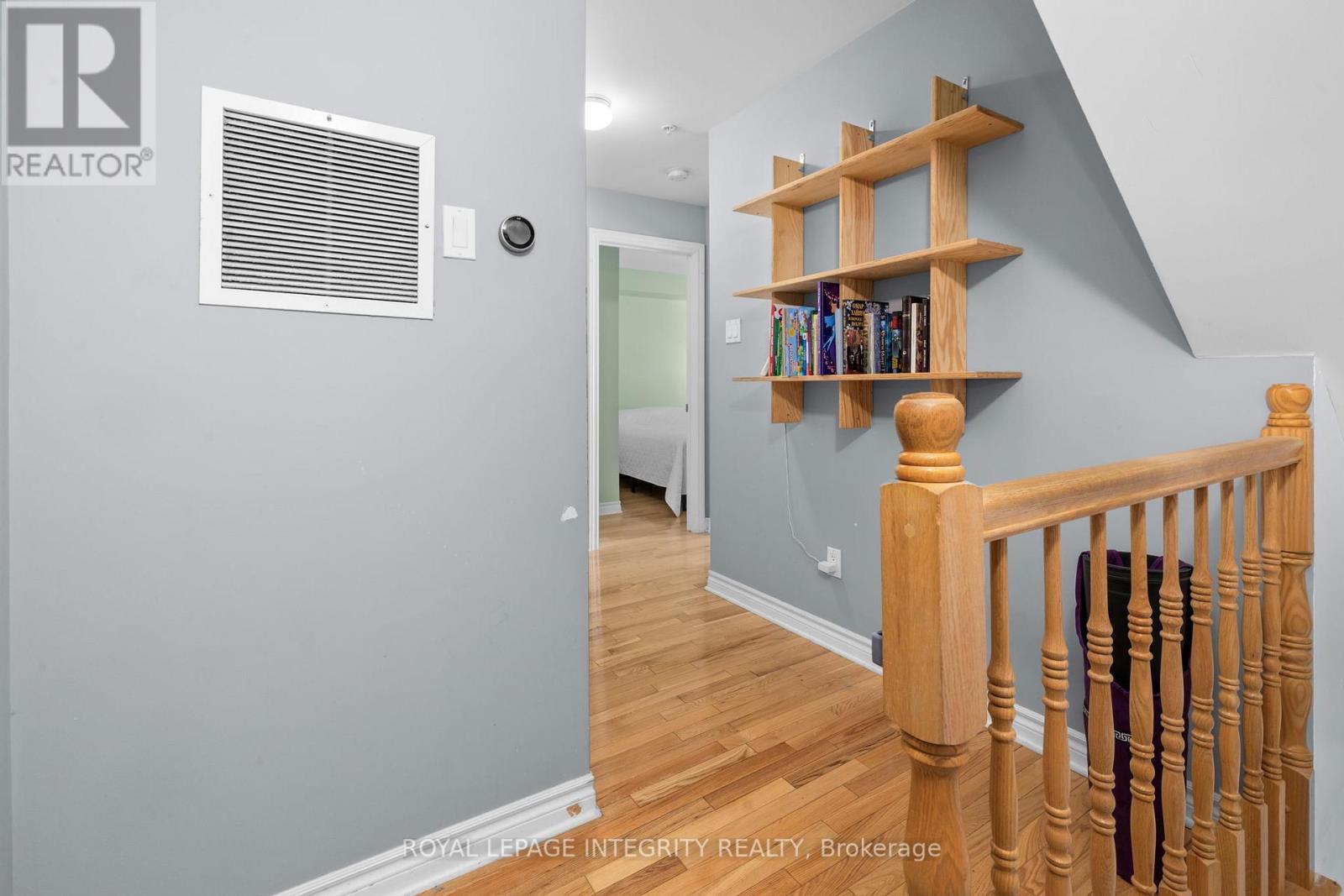 Upstairs facing bedroom - 237 Cumberland Street, Ottawa, ON - Indoor Photo Showing Other Room