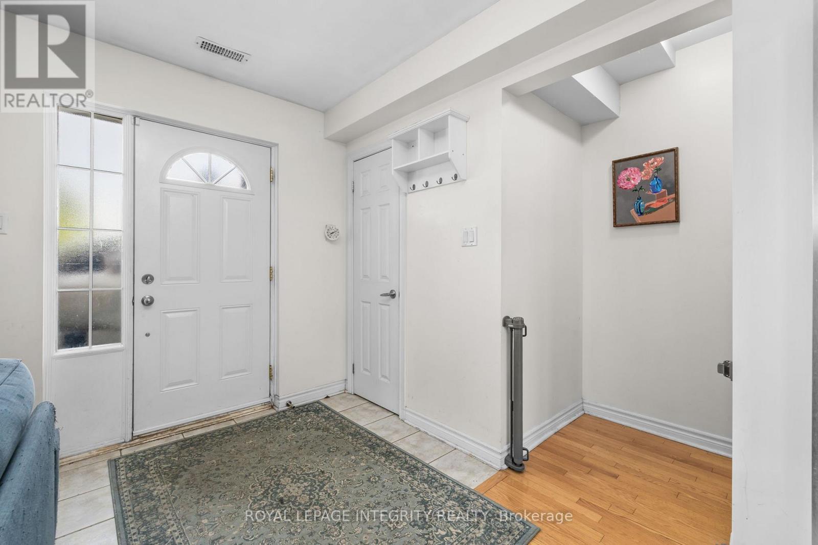 Front entrance - 237 Cumberland Street, Ottawa, ON - Indoor Photo Showing Other Room
