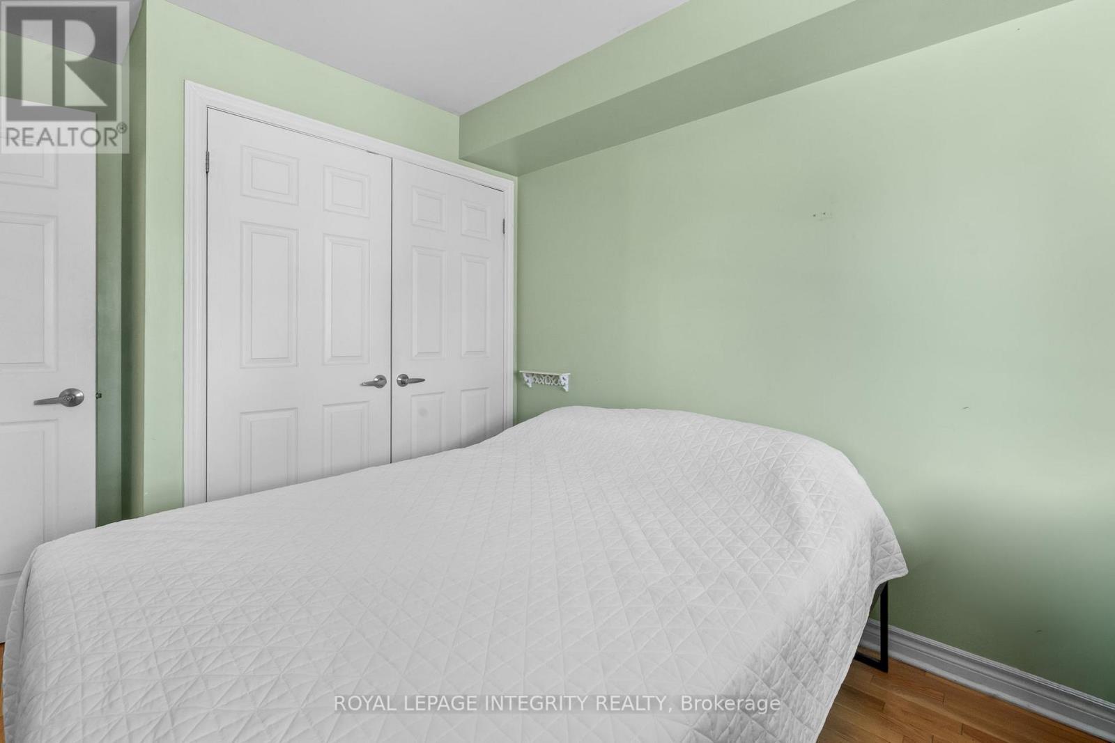 Bedroom 2 reversed - 237 Cumberland Street, Ottawa, ON - Indoor Photo Showing Bedroom