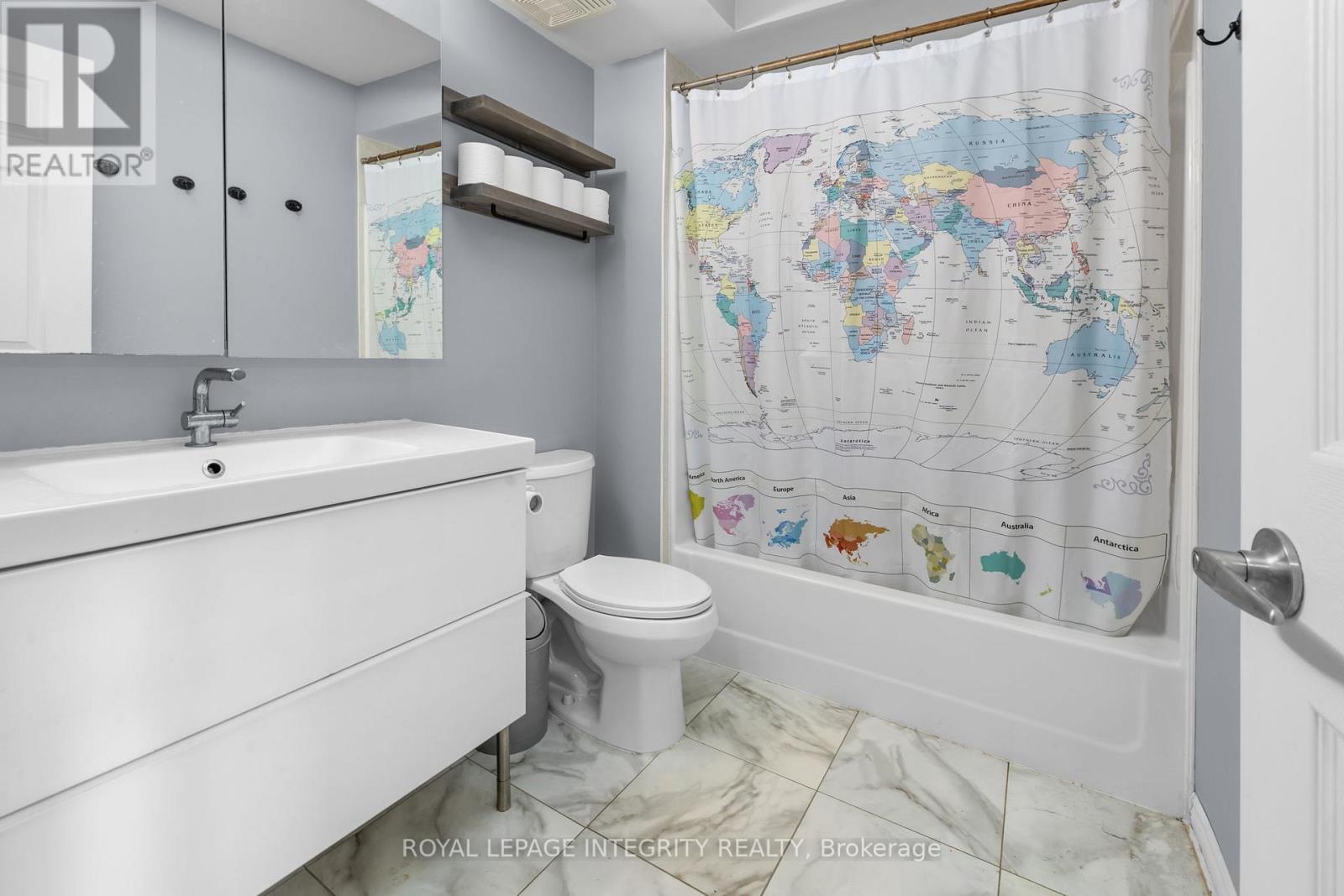 Bathroom - 237 Cumberland Street, Ottawa, ON - Indoor Photo Showing Bathroom