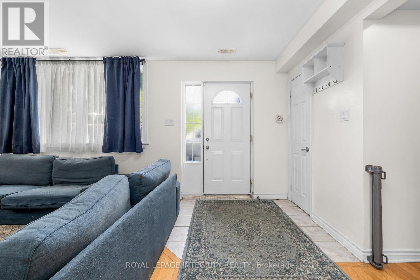 Front entrance - 237 Cumberland Street, Ottawa, ON - Indoor Photo Showing Other Room