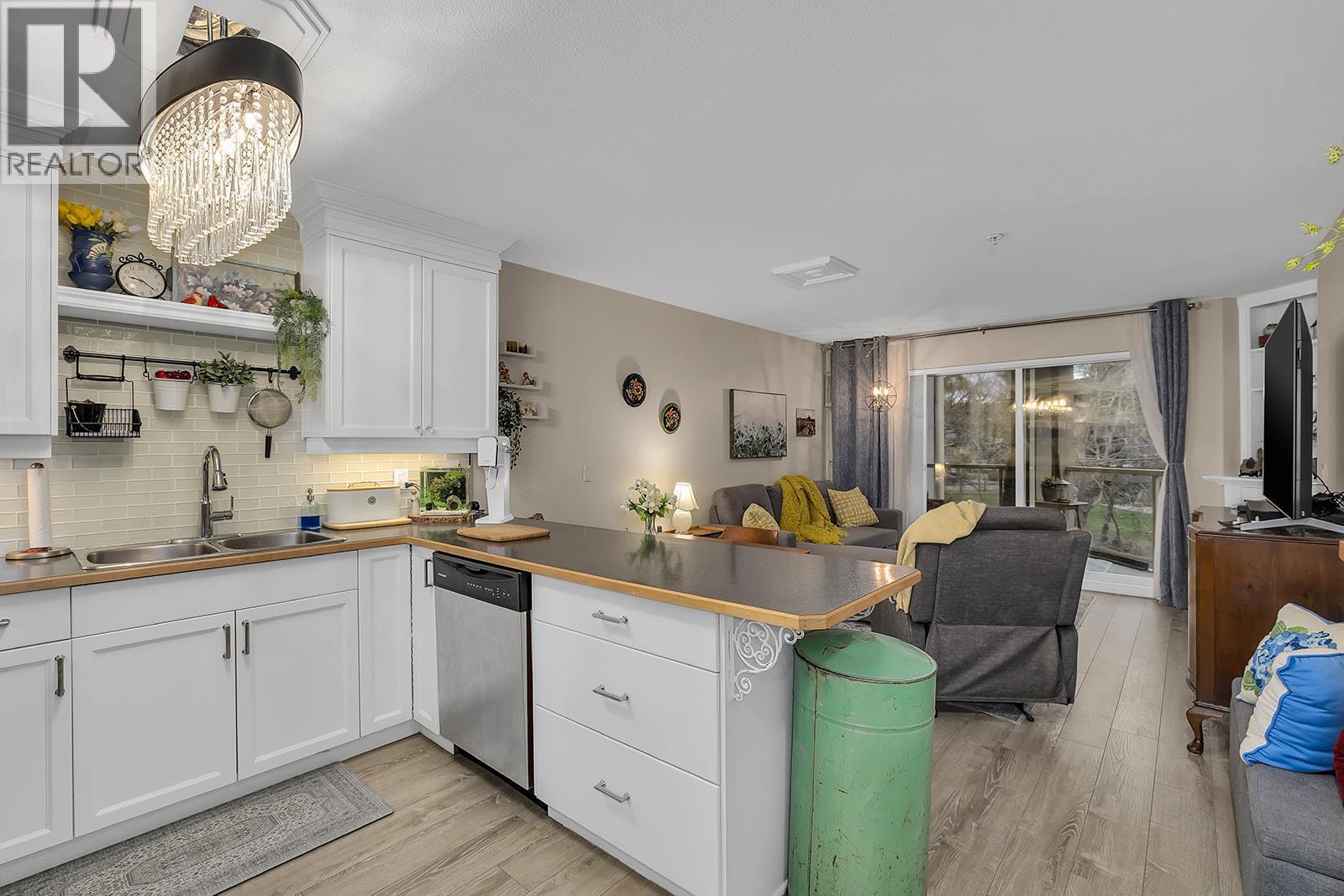 1 Bed + Den | 2-Bathrooms | 818 sqft | Kelowna South - 1965 Pandosy Street Unit# 103, Kelowna, BC
