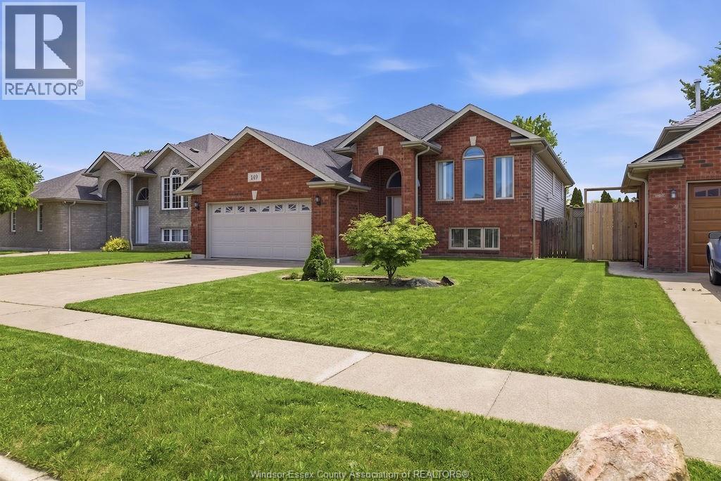 149 Amy Croft Drive, Lakeshore, ON