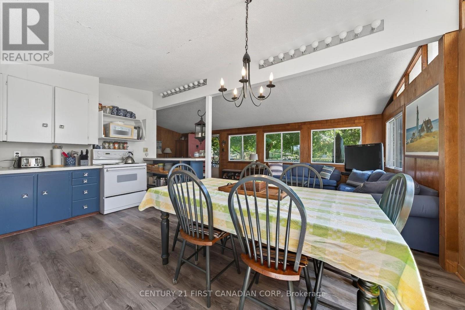 4 - 49075 Dexter Line, Malahide, ON - Indoor Photo Showing Dining Room