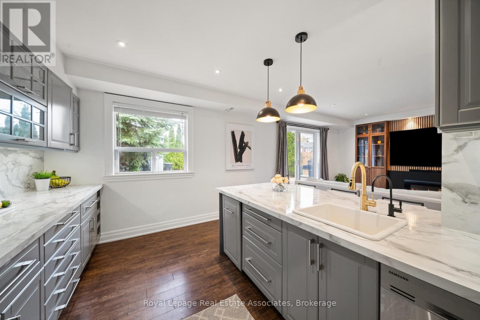4 - 469 Claridge Road, Burlington, ON - Indoor Photo Showing Kitchen