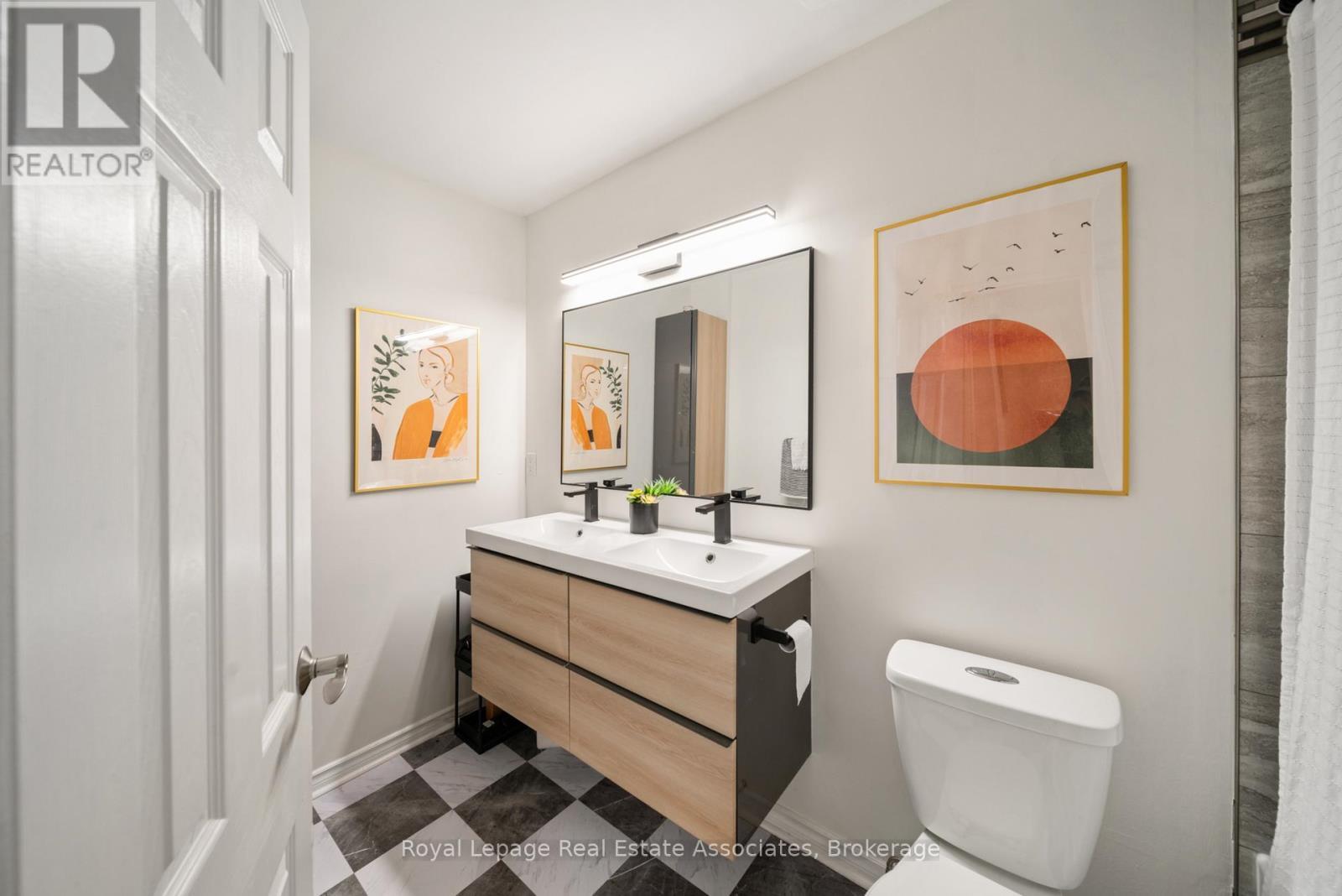 4 - 469 Claridge Road, Burlington, ON - Indoor Photo Showing Bathroom