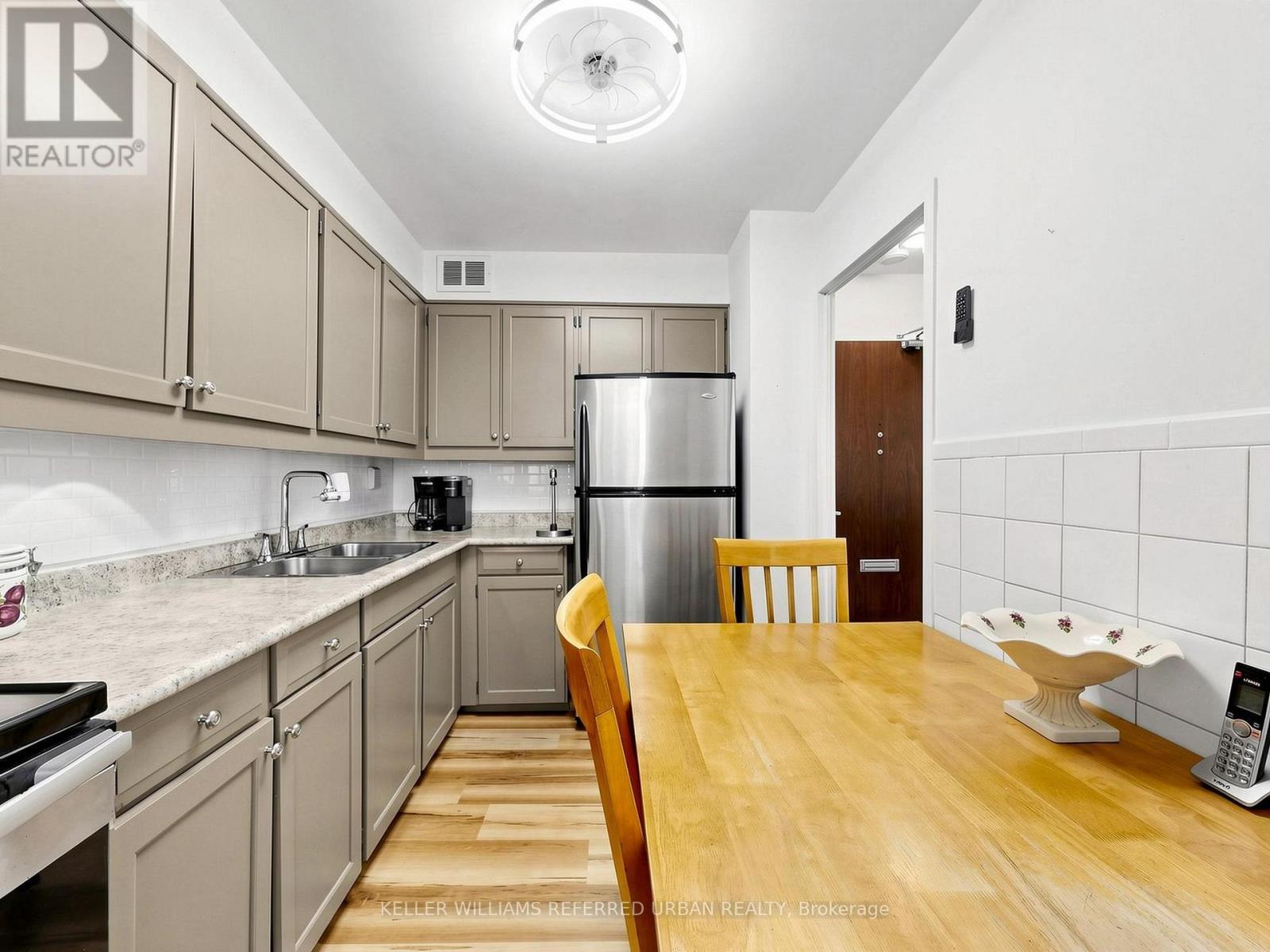 1111 - 10 Parkway Forest Drive, Toronto, ON