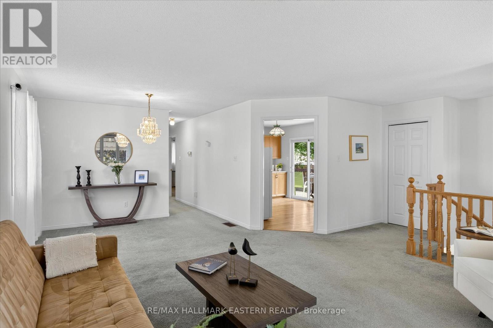 Bring your large family dining table. It will fit. - 890 Chapel Road, Peterborough (Ashburnham Ward 4), ON