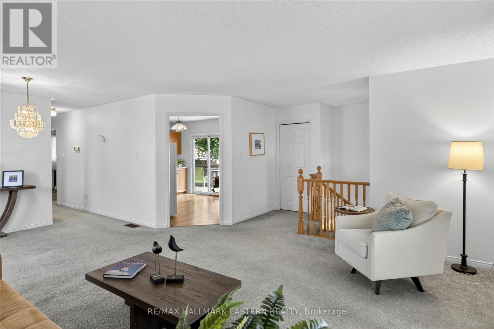 Every home needs a front hall closet. - 890 Chapel Road, Peterborough (Ashburnham Ward 4), ON