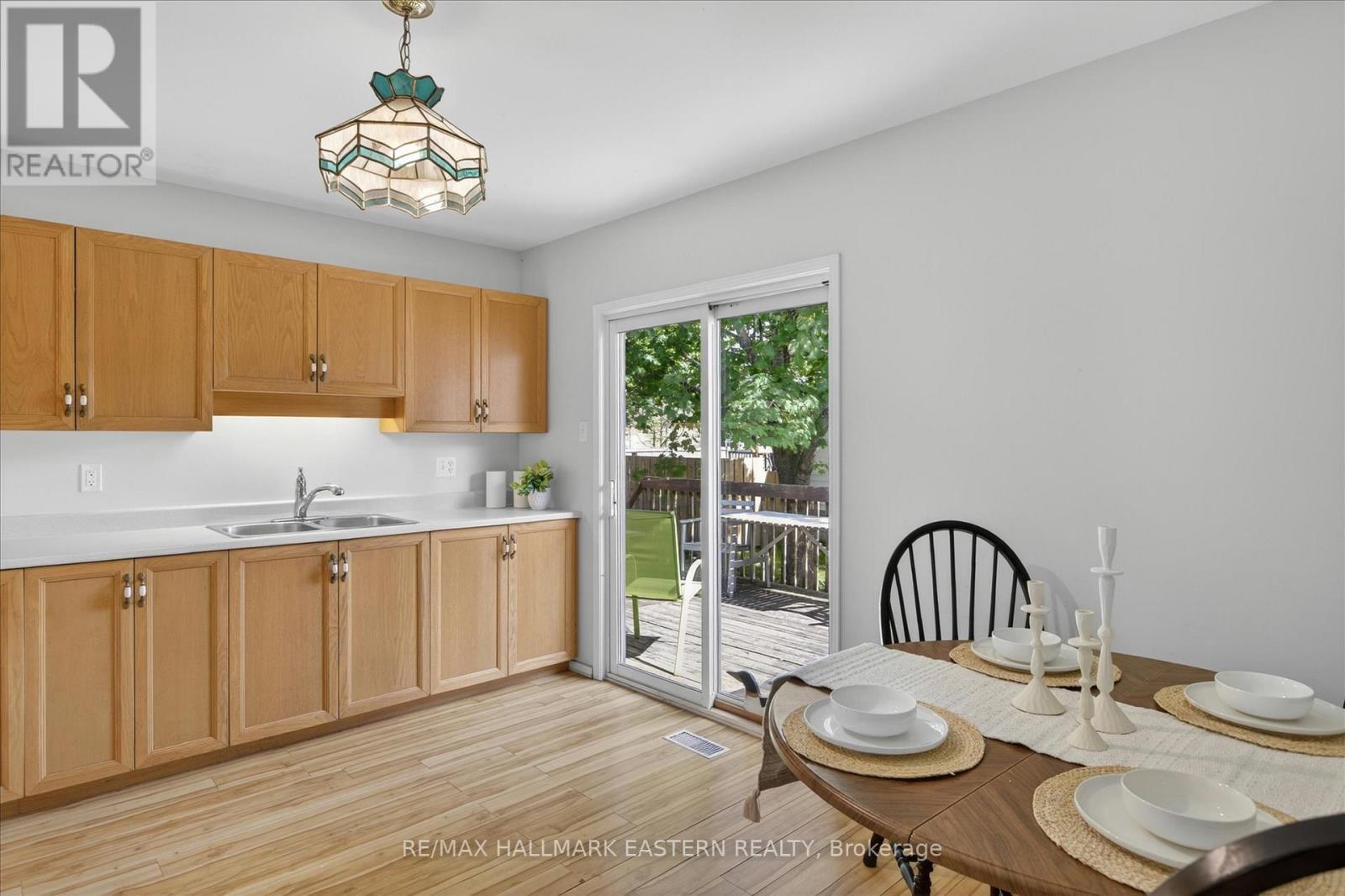 Designed around the outdoor entertainment area. - 890 Chapel Road, Peterborough (Ashburnham Ward 4), ON